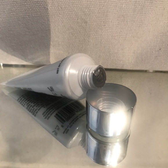 GLAMGLOW SUPERMUD Charcoal Instant Treatment Mask - Picture 4 of 4